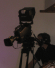 Camera teledu yn yr oriel