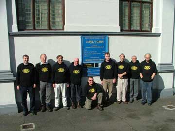 Cenhadon Taith Dewi Sant y tu allan i Gapel y Garn